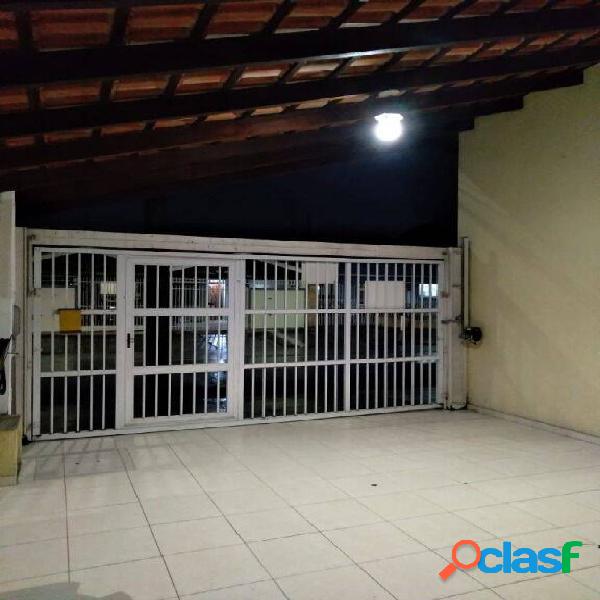 Casa com 2 dormitórios à venda, 84 m² por R$ 260.000 -