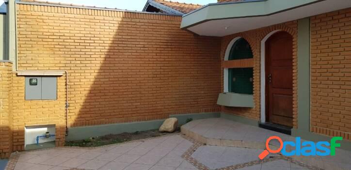 Casa com 3 dormitórios à venda, 117 m² por R$ 370.000,00