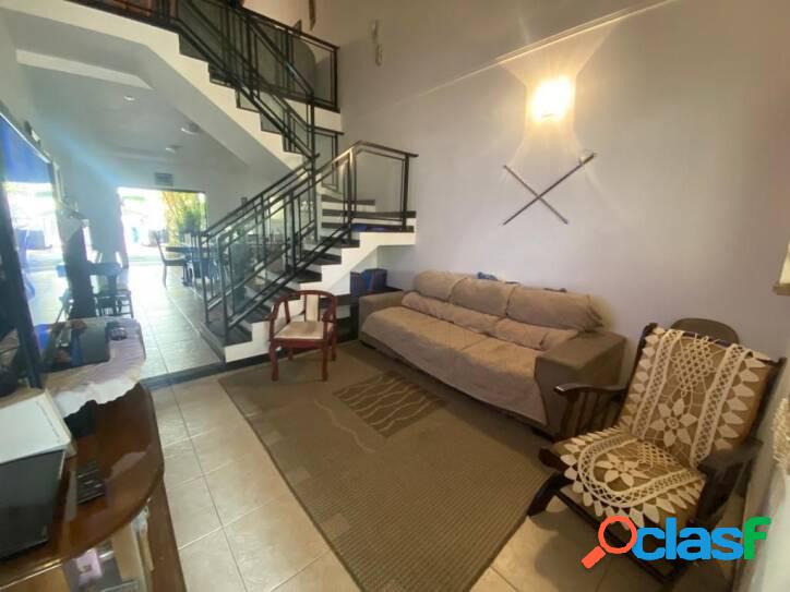 Casa com 3 dormitórios à venda, 163 m² por R$ 745.000 -