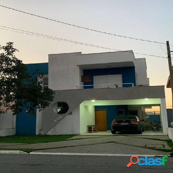 Casa com 3 dormitórios à venda, 200 m² por R$ 755.000 -