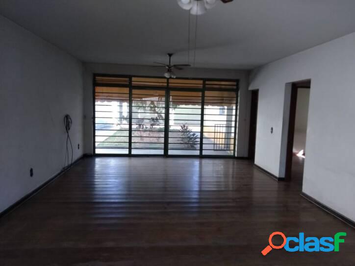 Casa com 3 dormitórios à venda, 247 m² por R$ 700.000,00