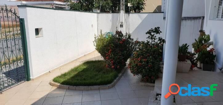 Casa com 4 dormitórios à venda, 154 m² por R$ 700.000,00