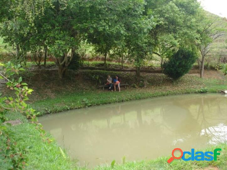 Chácara com 2 dormitórios à venda, 17600 m² por R$