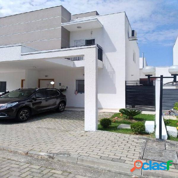Sobrado com 3 dormitórios à venda, 100 m² por R$