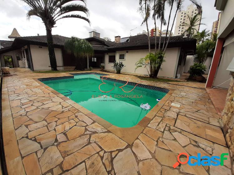Casa Térrea para venda ou locação com 4 suítes no Jardim