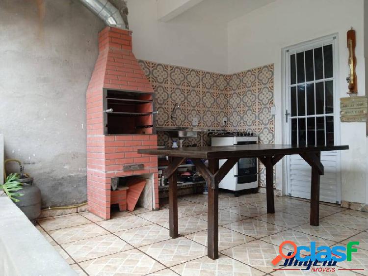 Vende-se belo sobrado no residencial Righi, zona leste de