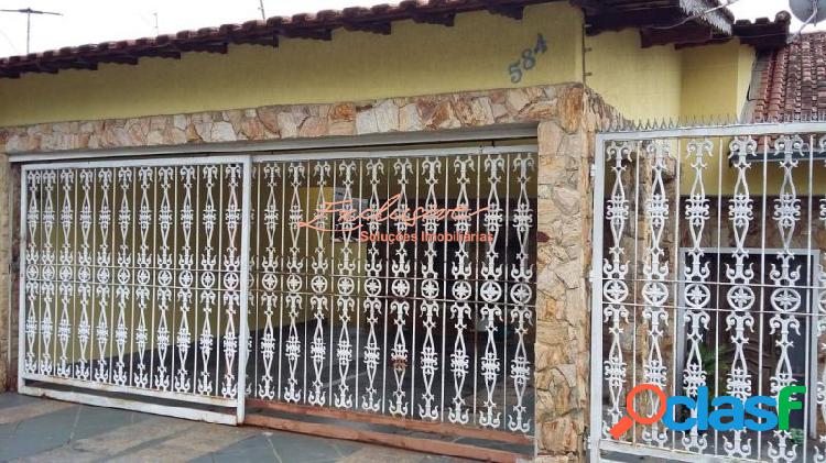 Casa Térrea com 3 quartos, 500m², com piscina.