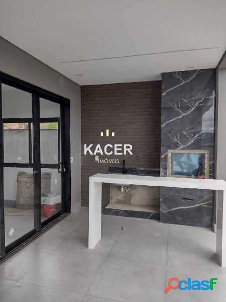 Maravilhosa Casa Assobradada com 3 suítes e piscina