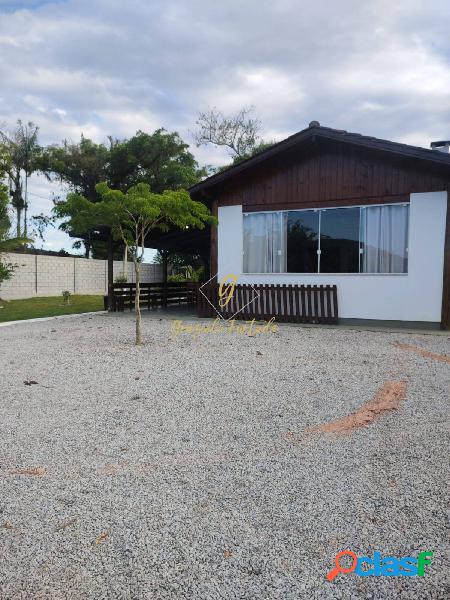 CASA DE CAMPO LOCALIZADA NO MUNICÍPIO DE BIGUAÇU - SC