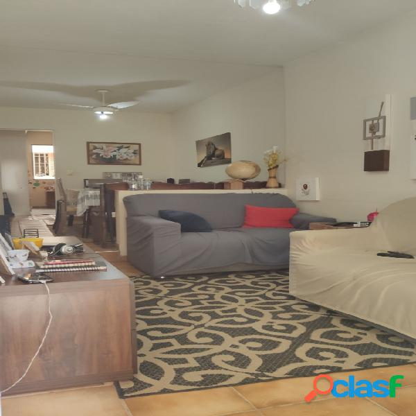 Casa com 5 dormitórios para Locação