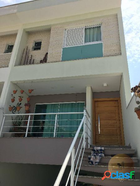Sobrado sofisticado, amplo e finamente equipado - Bairro