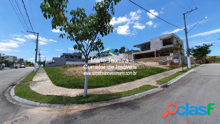 Terreno de esquina - 921m² - leve aclive - vista pra Vila