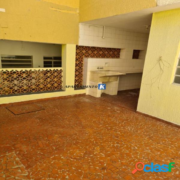 Casa LOCAÇÃO - 50m² - 2 dormitórios, com quintal e 1