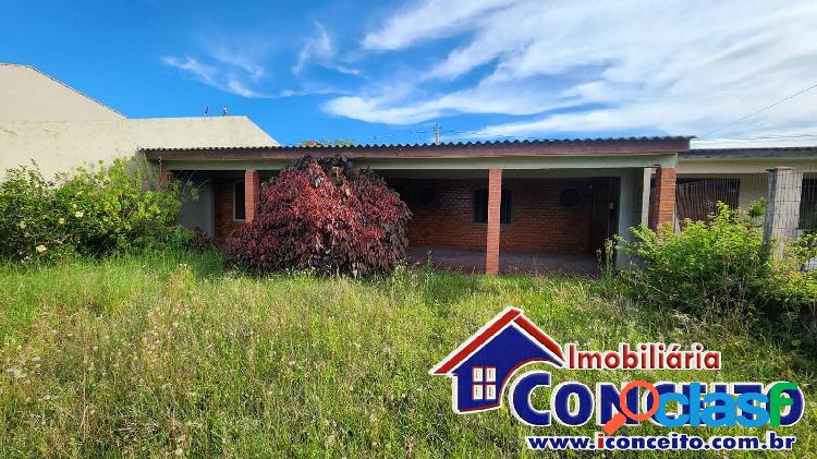 C772 - Residência com 4 dormitórios a 150 metros do mar em