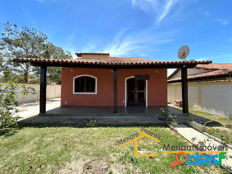 Casa com 03 quartos para locação em Praia Seca
