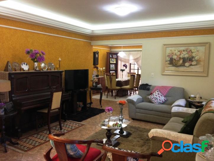 EXCELENTE CASA, BEM LOCALIZADA NO JARDIM ESTORIL 3.