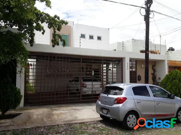 CASA EN VENTA EN JARDINES DE LAS LOMAS COLIMA