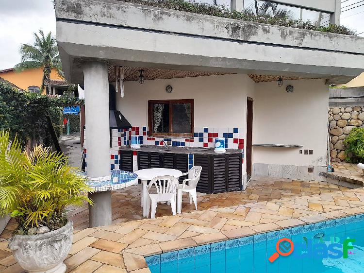 Casa Itagua Ubatuba com 5 suítes, piscina próxima Rua