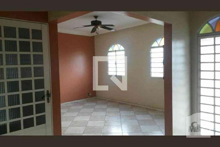 Casa, Vila Clóris, 3 Quartos, 4 Vagas, 1 Suíte