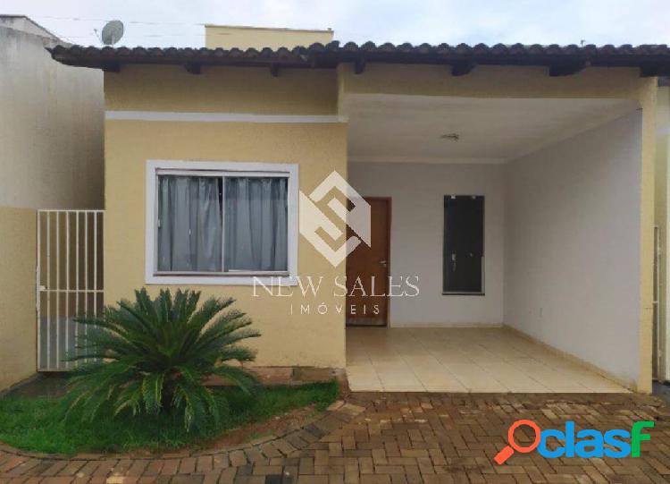 Casa com duas suítes em condomínio fechado