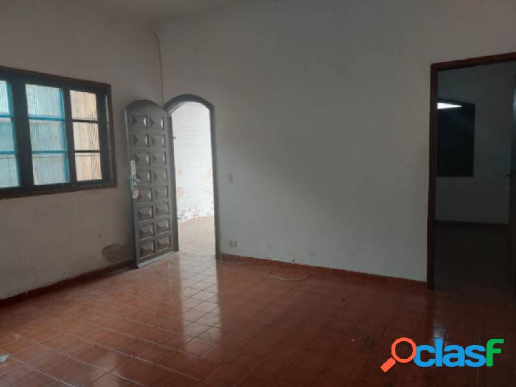 Casa geminada 2 dorm com quintal na Vila Tupi Praia Grande