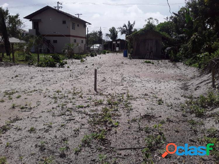 Terreno no Centro Comercial á 140mts da Praia do Ervino