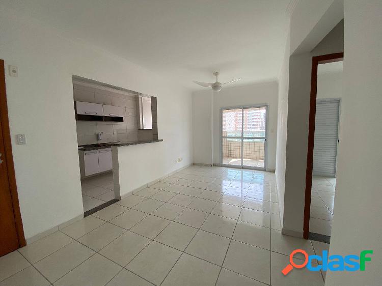 Apartamento de 2 dormitórios com mobília planejada na