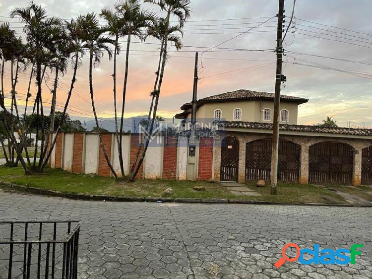 Casa Ampla com piscina e 6 dormitórios para Venda ou