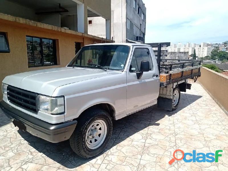 Ford F1000 Carroceria seminova.