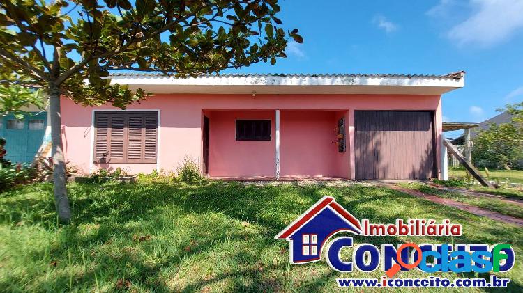 C786 - Residência com 3 dormitórios a 150 metros do mar no