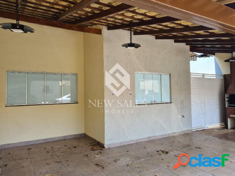Casa com três quartos no em Condomínio fechado no Jardim