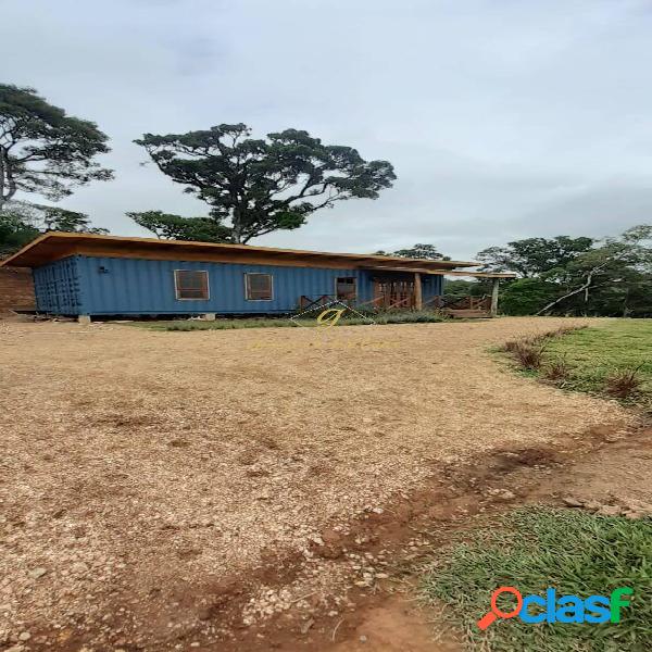 CASA DE CAMPO EM CONTAINER LOCALIZADA NO MUNICÍPIO DE