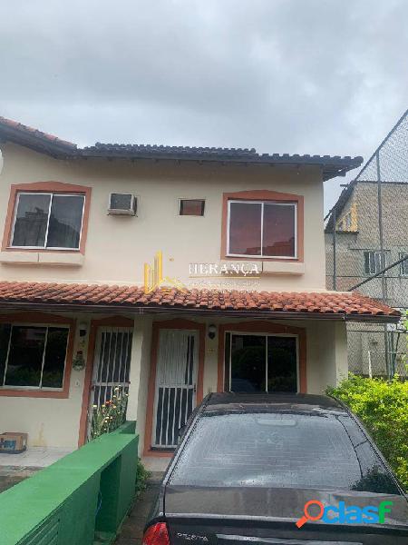 Excelente casa duplex em condomínio fechado