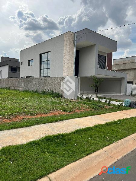 Excelente sobrado com 4 suítes em condomínio luxuoso