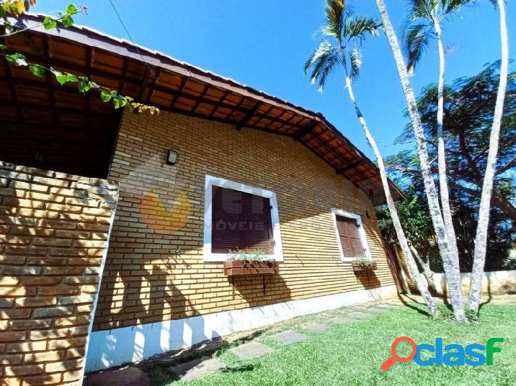 Casa com 4 dormitórios à venda, 178m² por R$ 1.800.000 -
