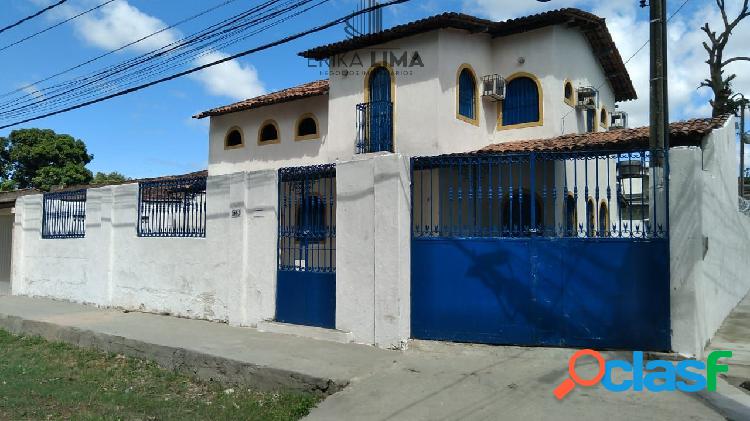 Casa com 6 quartos para alugar, 200 m² por R$ 4.000/mês -