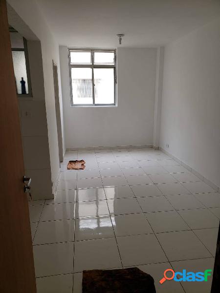 Kitnet 1 dormitório, 1 vaga à venda, 33 m² por R$ 250.000