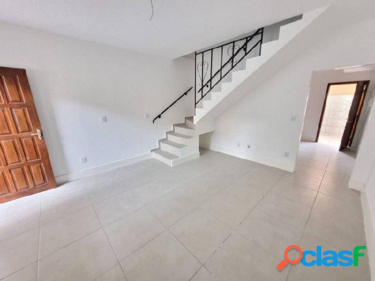 Sobrado em condomínio com 2 quartos, 93m², à venda em