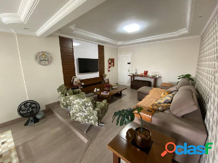 Apartamento com 3 dormitórios reformado no Forte -