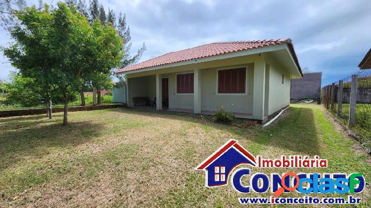 C792 - Linda residência com 4 dormitórios no balneário