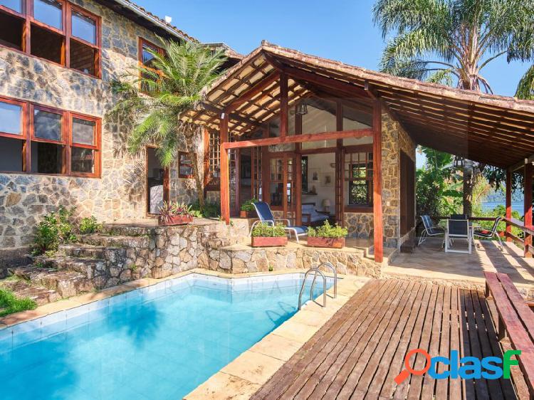 Casa de luxo com piscina e vista mar para venda em Paraty