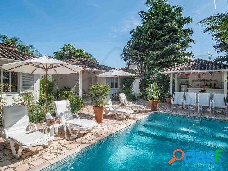Espaçosa casa de luxo com piscina em Paraty para aluguel