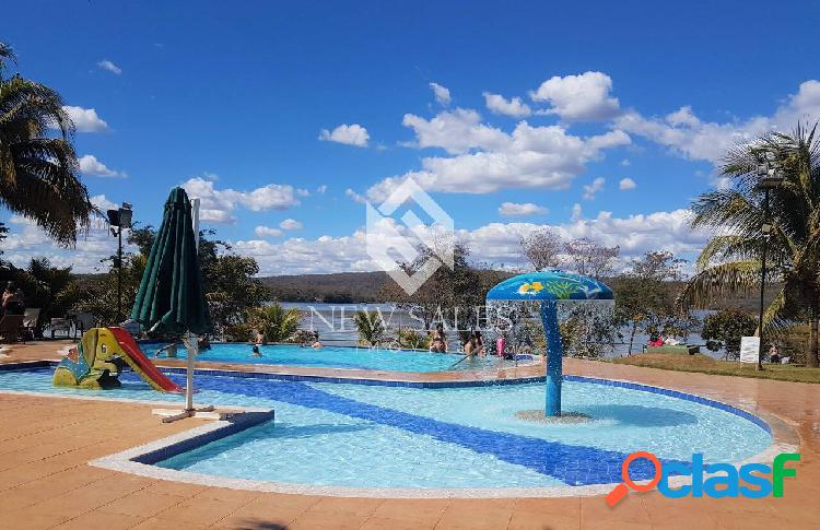 Lindo apartamento com dois quartos sendo um suíte em Caldas