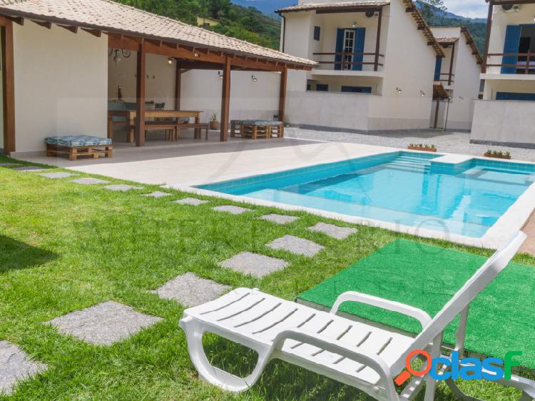 Propriedade de luxo com piscina e 4 casas à venda em Paraty