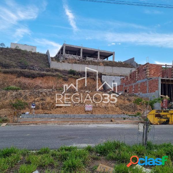 VENDE-SE TERRENO EM REGIÃO NOBRE