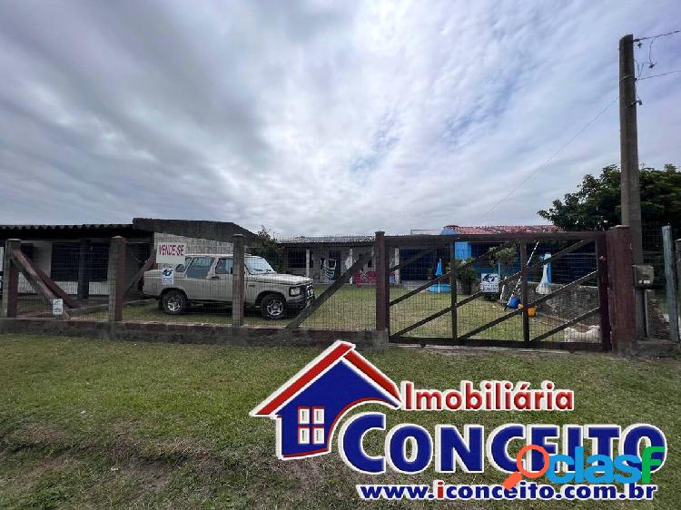 C799 - Residência localizada a 60 metros do mar no