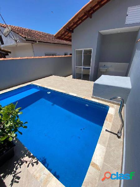 Casa em Itanhaém com piscina, só R$ 245 mil, aproveite e