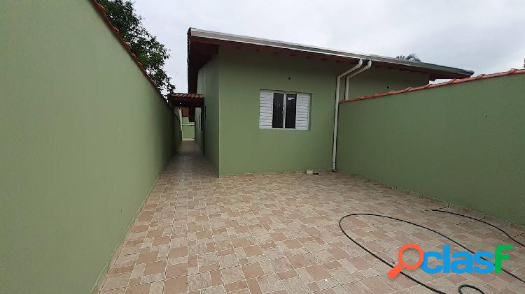 Casa na praia em Mongaguá com 3 dormitórios, piscina, R$