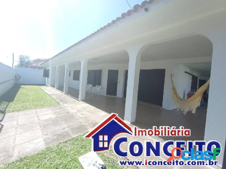C806 - Linda residência com 3 dormitórios localizada em