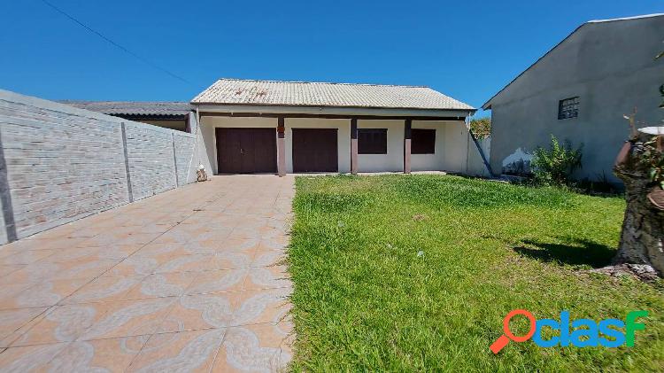 C811 - Ótima residência com 3 dormitórios no balneário